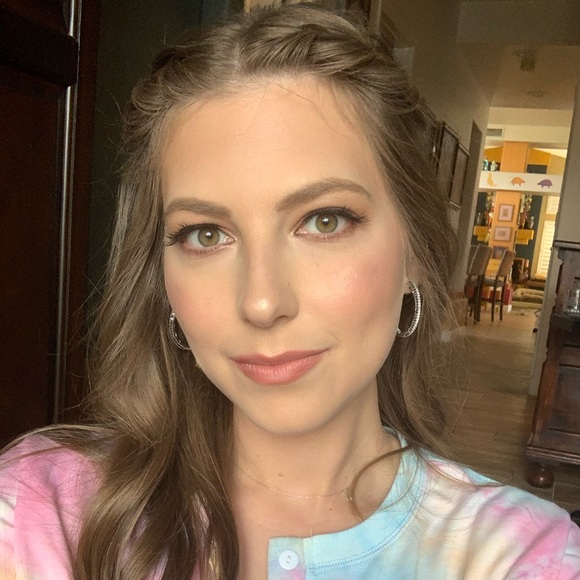 Meet your Posher, Gabby - Picture 1 of 1